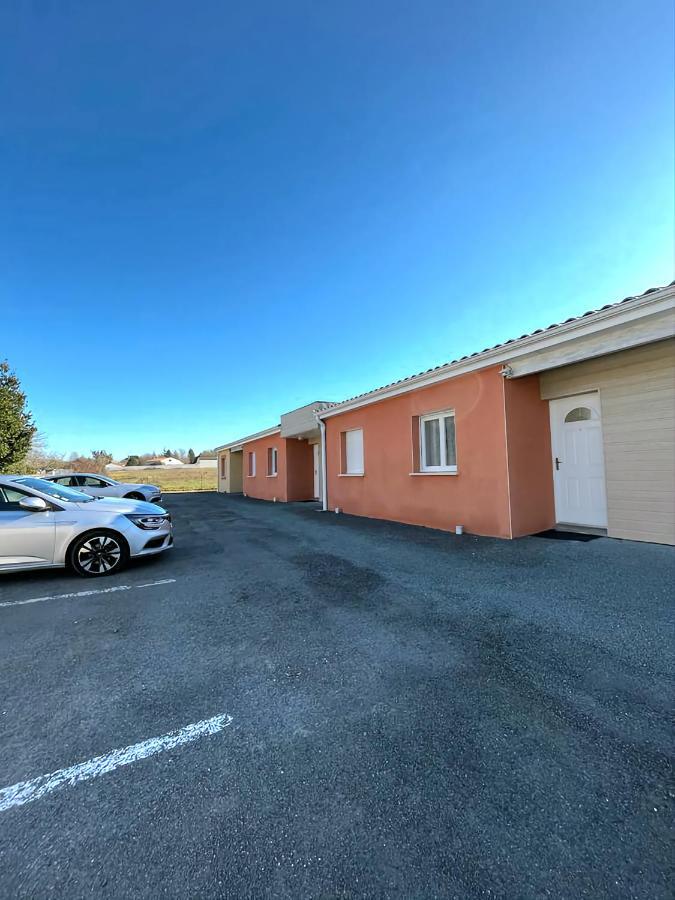 Logement Thermale Et De Tourisme Les Acacias 2 Jonzac Esterno foto